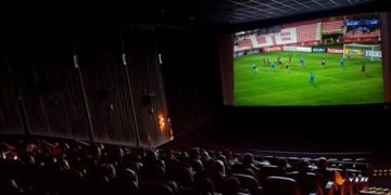 «پخش فوتبال در سالن سینما»