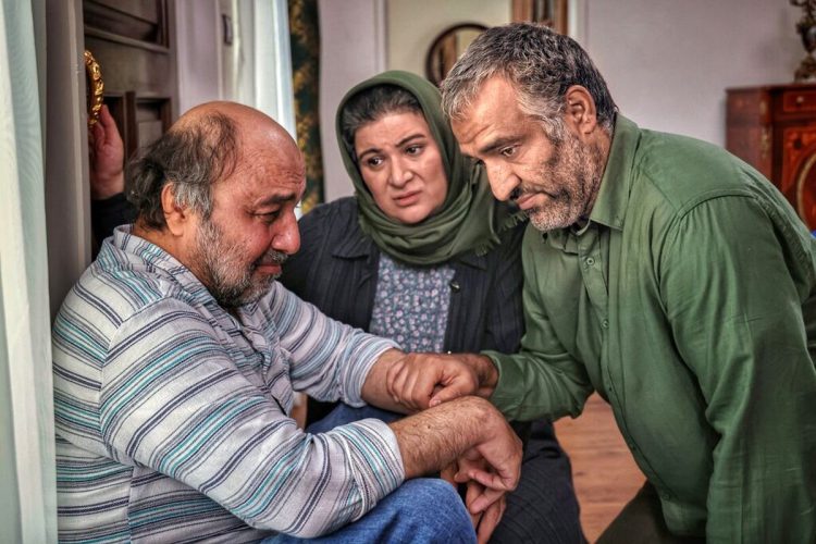 پژمان جمشیدی، ریما رامین فر و رضا عطاران در نمایی از فیلم «ویلای ساحلی»